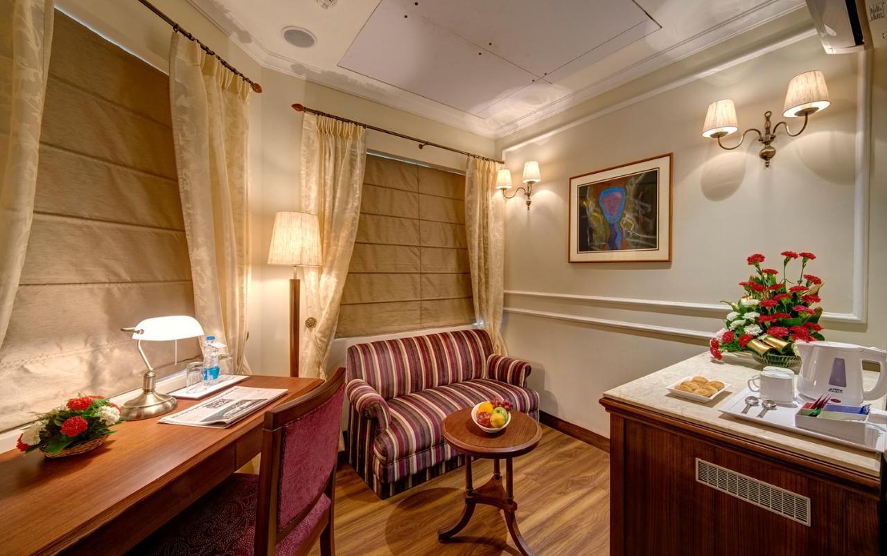 Hotel The Astor Kalkuta Zewnętrze zdjęcie