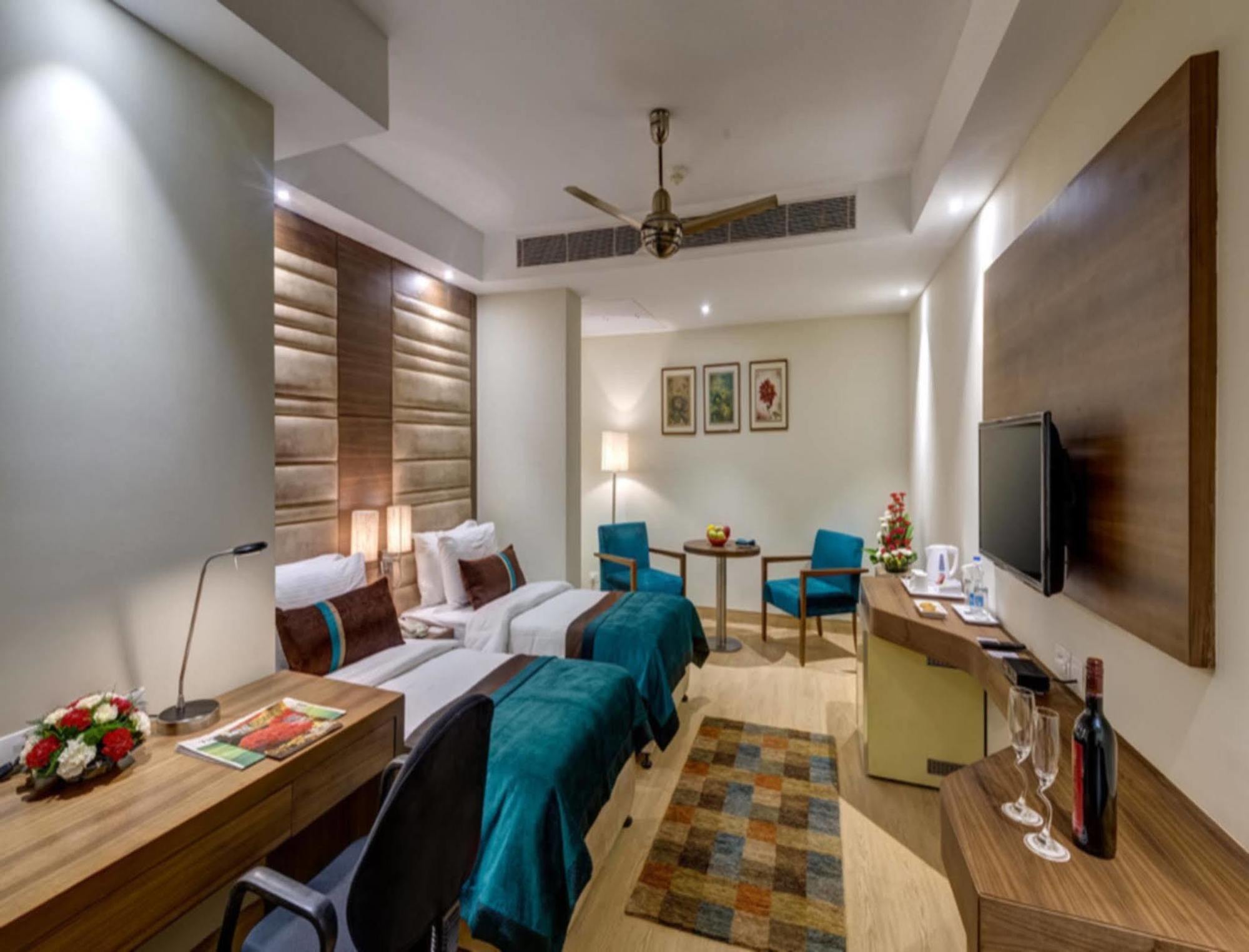 Hotel The Astor Kalkuta Zewnętrze zdjęcie